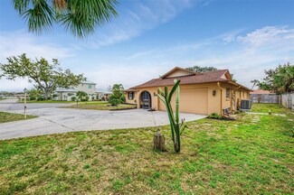 445 W Gate Dr, Venice, FL 34285