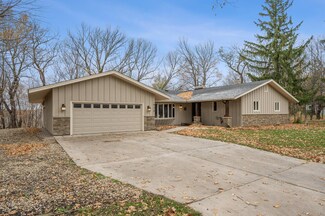 815 Creekwood Dr, Chaska, MN 55318