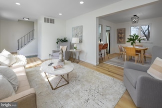 25 W Spring Garden St, Palmyra, NJ 08065