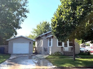 112 7th Ave SE, Watertown, SD 57201