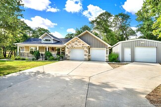 176 Great Oaks Blvd, La Vernia, TX 78121