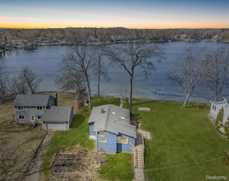 3965 Burnet Rd, Commerce Township, MI 48382
