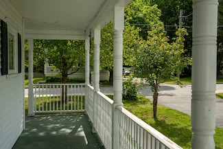 38 Pollard St, Conway, NH 03818