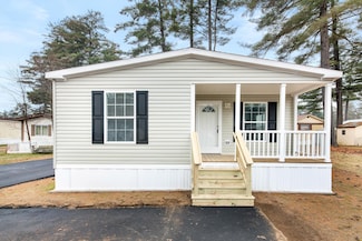 10 Robbins St, Hinsdale, NH 03451