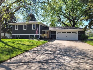 12958 Ironwood Dr, Aberdeen, SD 57401