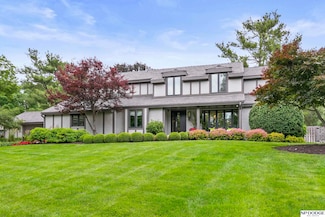 9738 Brentwood Rd, Omaha, NE 68114