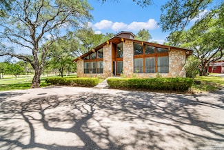 101 Hunters Glen Dr, San Marcos, TX 78666