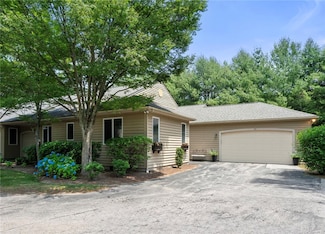 174 Pine Glen Dr, East Greenwich, RI 02818