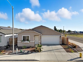 599 Sandtrap Ln, Lemoore, CA 93245