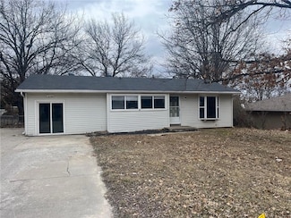 5 SE 240th Rd, Warrensburg, MO 64093