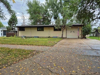 18 24th St SW, Minot, ND 58701