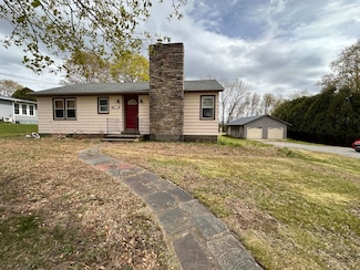 677 Prospect St, Champlain, NY 12919