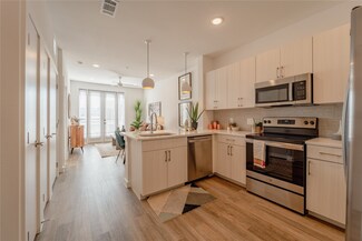 105 S Bishop Ave Unit 105-2409, Dallas, TX 75208