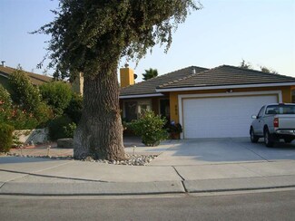 880 Valley Oak Dr, Hollister, CA 95023
