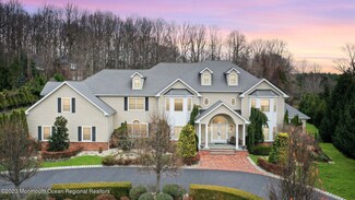 18 Winchester Ln, Holmdel, NJ 07733