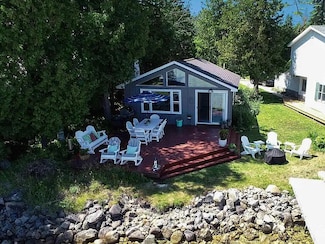 4614 Hopkins Ln, Kewadin, MI 49648