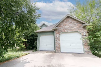 121 Hillside Dr, Baldwin City, KS 66006