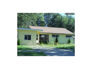 2001 Cliffview Rd, Cleveland, OH 44121