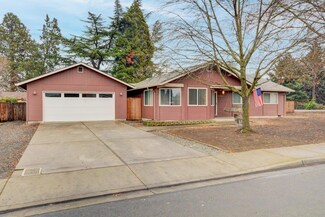 1382 Heather Ln, Central Point, OR 97502