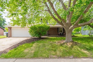 107 S Regency Dr, Bloomington, IL 61701