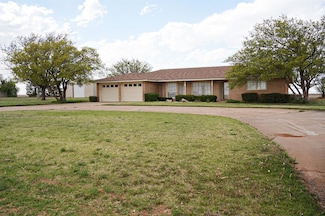 3058 Houston St, Levelland, TX 79336