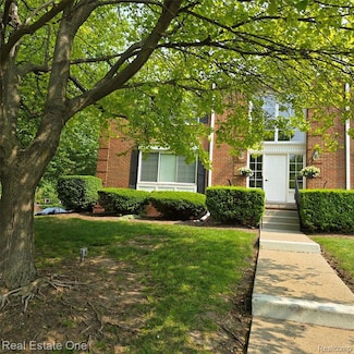 770 E Fox Hills Dr Unit 153, Bloomfield Hills, MI 48304
