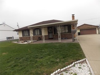 1005 Weinland Dr, New Carlisle, OH 45344
