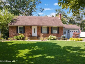 22 Merritt Dr, Schenectady, NY 12306