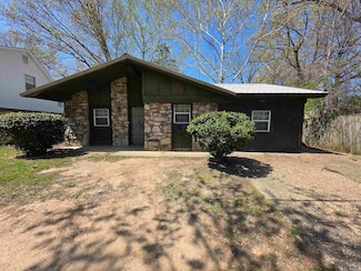 5917 Chaucer Ln, Little Rock, AR 72209
