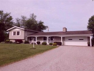 3901 N West Carlin Ct, Churubusco, IN 46723