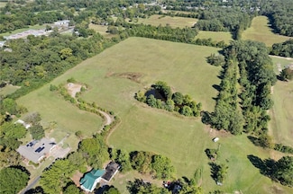 702 S Division St, Lavaca, AR 72941