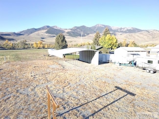 402 W White Knob St, MacKay, ID 83251