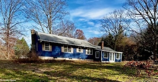 37 E Cotton Hill Rd, New Hartford, CT 06057