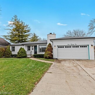 921 W 14 Mile Rd, Clawson, MI 48017