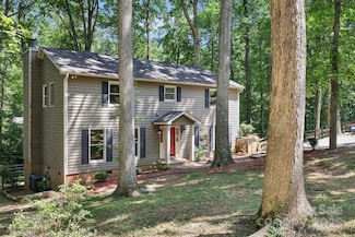 8 Hickory Ridge Ct, Clover, SC 29710