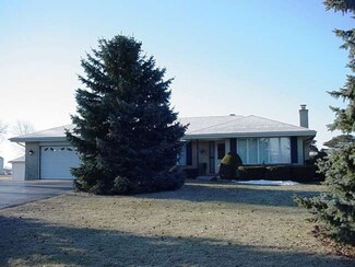 9 W Church Rd, Beecher, IL 60401