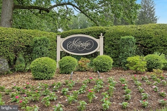202 Summit Dr Unit B, Bryn Mawr, PA 19010