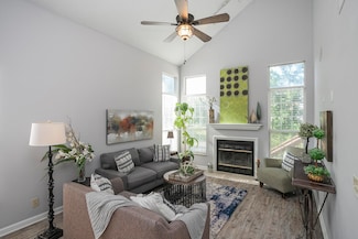 5943 Colchester Dr, Hermitage, TN 37076