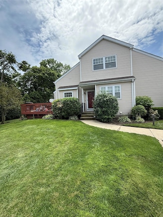 5 Petersen Ct Unit 5, West Babylon, NY 11704