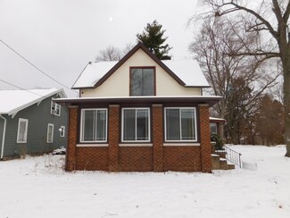226 W Pleasant St, Watervliet, MI 49098