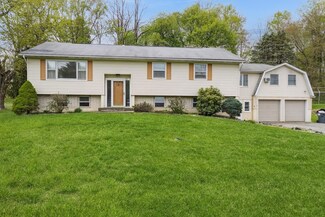 13 Berry Rd, Marlboro, NY 12542