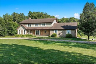 12849 North Ridge Dr, Highland, IL 62249