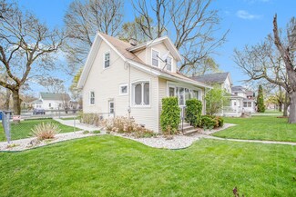 224 S Riverview Dr, Kalamazoo, MI 49004