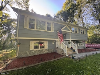 31 Orchard St, Budd Lake, NJ 07828