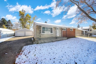 1273 E Southfield Dr, Jackson, MI 49203