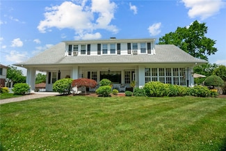 72 Upland Rd, Woonsocket, RI 02895