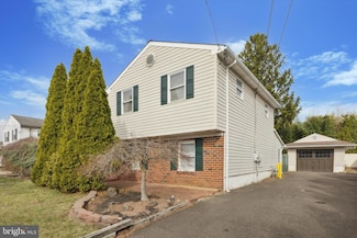 989 Jeffrey Ln, Langhorne, PA 19047