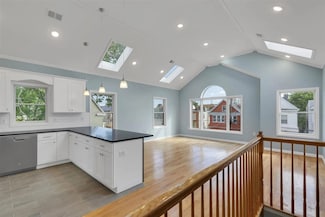 10 E Bidwell Ave, Jersey City, NJ 07305