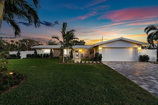 902 SW 27th Place, Boynton Beach, FL 33435