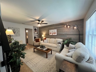 1337 S 11th St, Waco, TX 76706